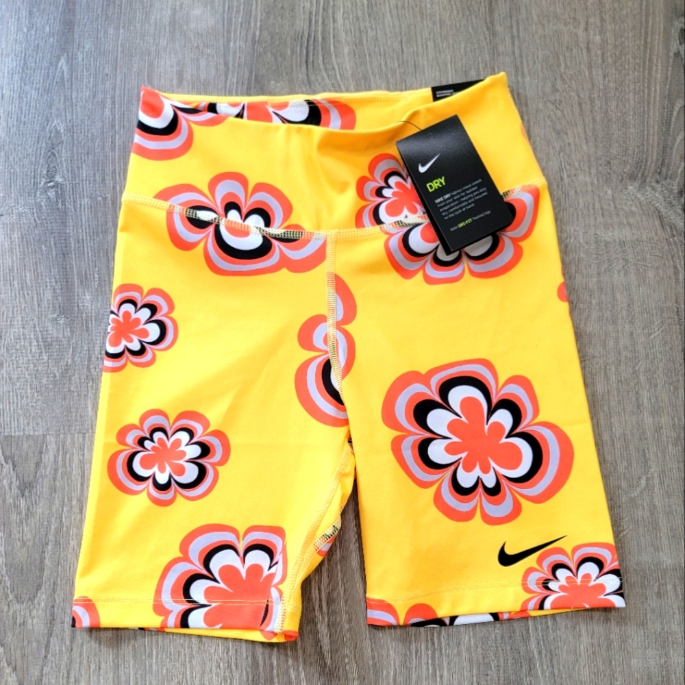 BRAND NEW Nike One Recreation Club 7” floral light fit shorts Men's Size Small